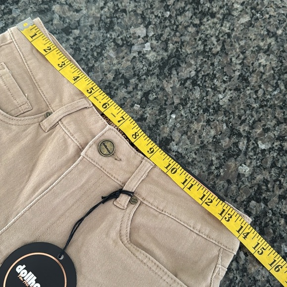 Dollhouse tan classic Bermuda shorts NWT 9/10 - Picture 6 of 10